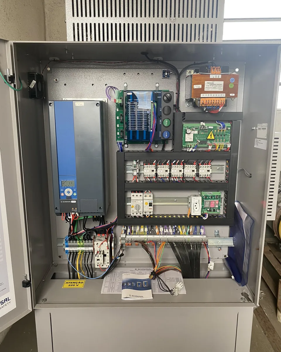 Quadro de comando depois da modernização