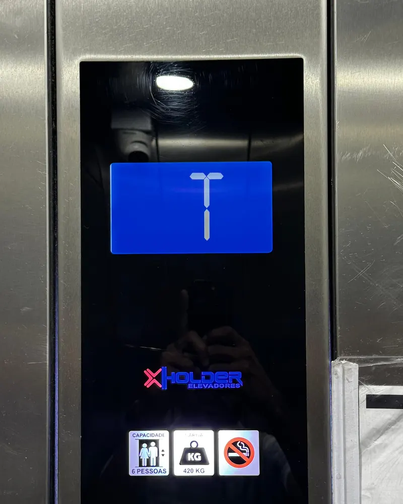 Painel de cabina com display digital